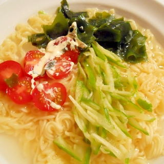 インスタント麺で　冷やしサラダラーメン